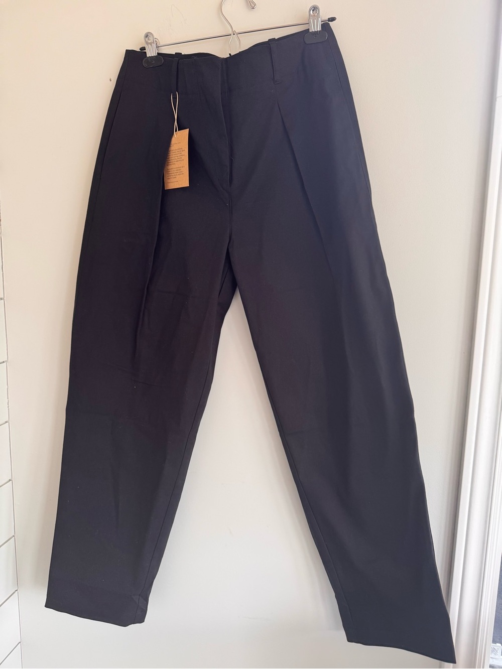 Organic Cotton High-rise pleated Trousers - Picture 3 of 12